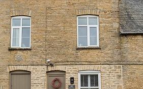 Luxury 2 Bedroom Cottage In The Cotswolds